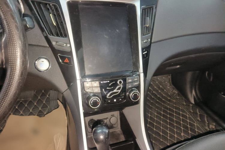 Used Hyundai Sonata 2014 2.4L Automatic Leading Edition China IV Standard Audio And AC Panel