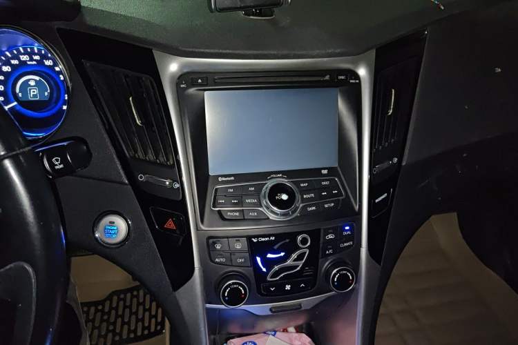 Used Hyundai Sonata 2014 2.0L Automatic Prestige Edition Audio And AC Panel