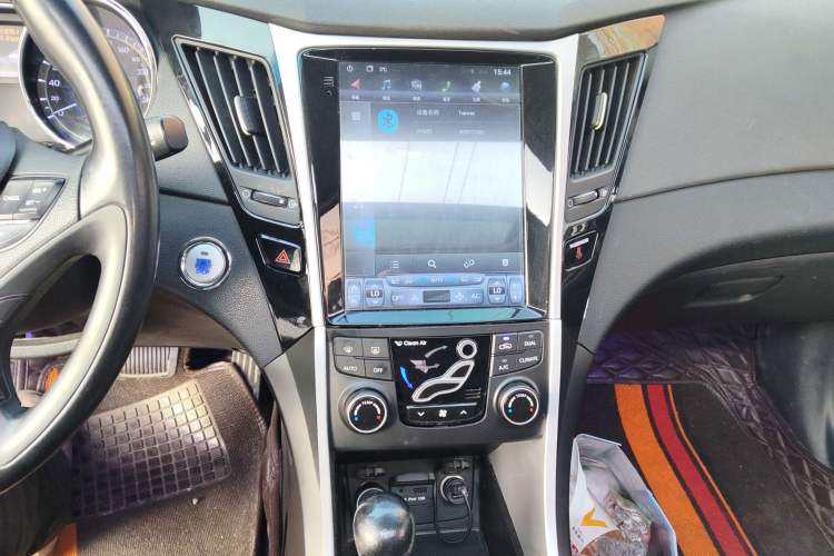 Used Hyundai Sonata 2014 2.4L Automatic Luxury Version China IV Standard Audio And AC Panel