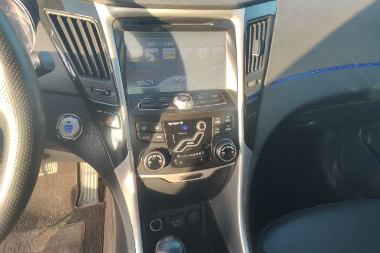 Used Hyundai Sonata 2014 2.4L Automatic Leading Edition China IV Standard Audio And AC Panel