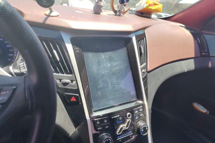 Used Hyundai Sonata 2014 2.4L Automatic Leading Edition China IV Standard Audio And AC Panel