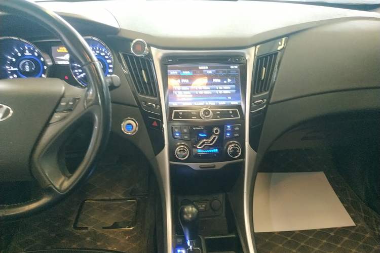 Used Hyundai Sonata 2014 2.0L Automatic Luxury Edition Audio And AC Panel