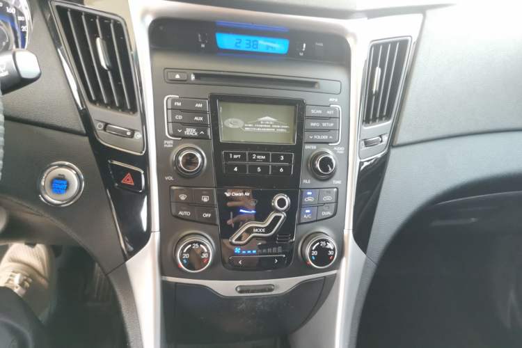 Used Hyundai Sonata 2014 2.0L Automatic Luxury Edition Audio And AC Panel
