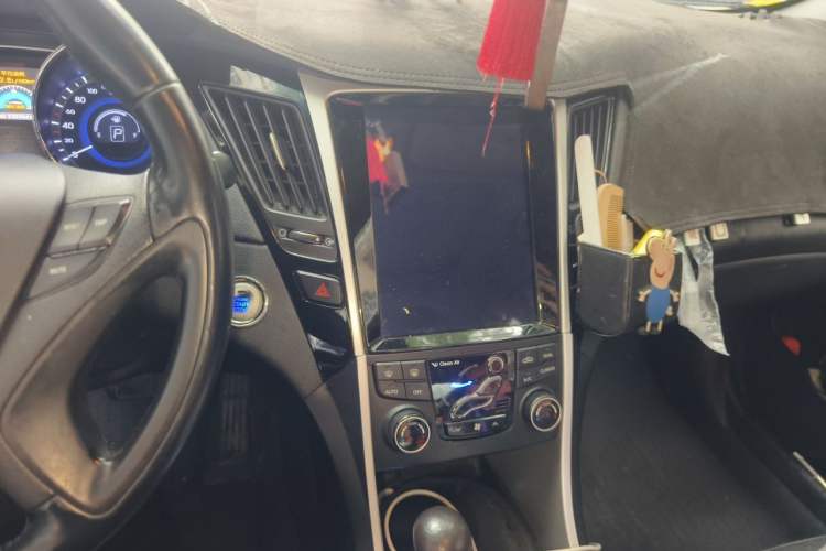 Used Hyundai Sonata 2014 2.4L Automatic Luxury Version China IV Standard Audio And AC Panel