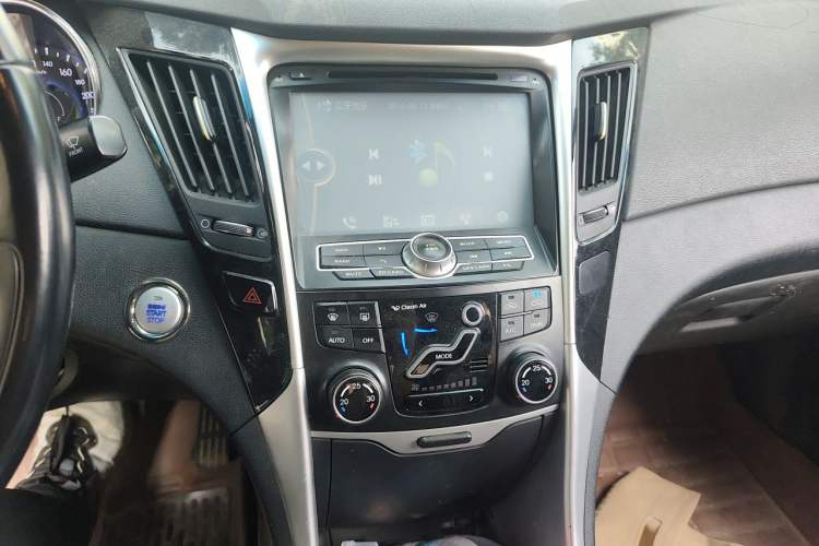 Used Hyundai Sonata 2014 2.0L Automatic Luxury Edition Audio And AC Panel