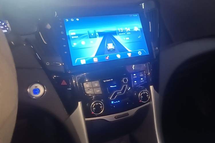 Used Hyundai Sonata 2014 2.0L Automatic Luxury Edition Audio And AC Panel