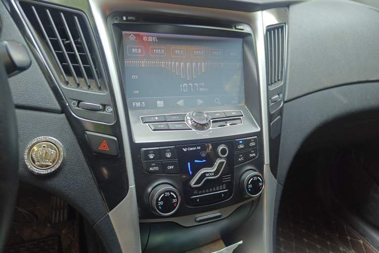 Used Hyundai Sonata 2014 2.0L Automatic Luxury Edition Audio And AC Panel