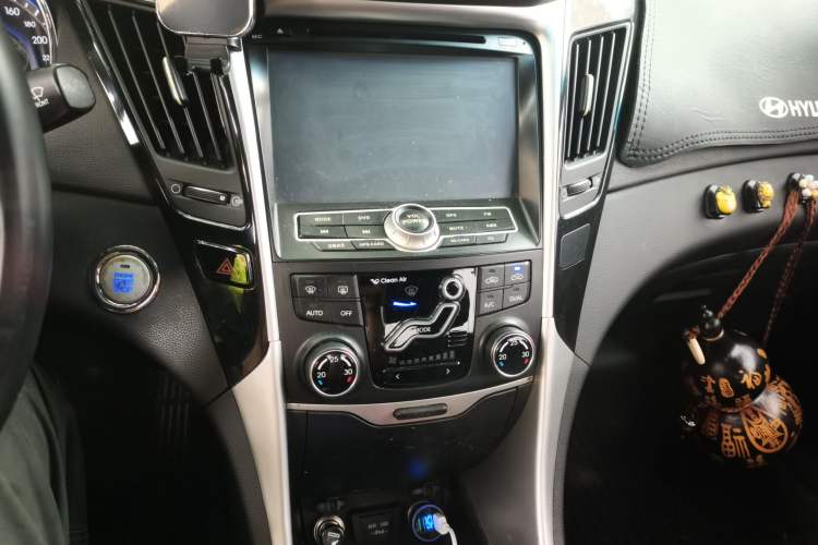 Used Hyundai Sonata 2014 2.0L Automatic Luxury Edition Audio And AC Panel