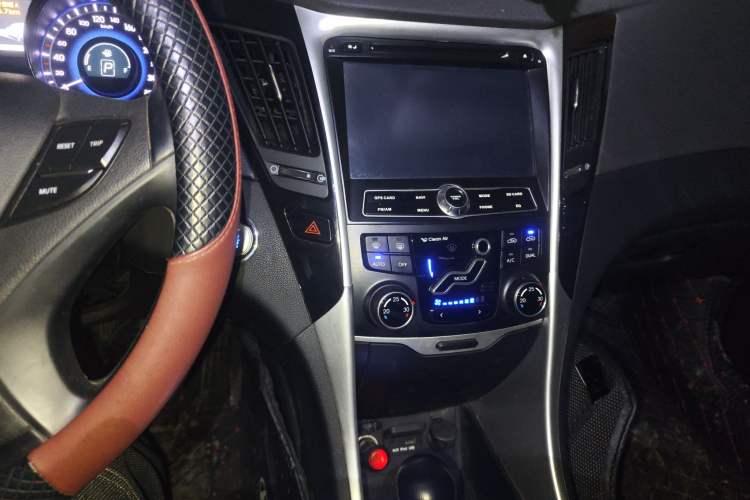 Used Hyundai Sonata 2014 2.4L Automatic Leading Edition China IV Standard Audio And AC Panel