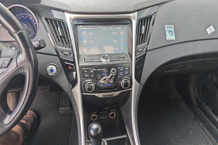 Used Hyundai Sonata 2014 2.0L Automatic Luxury Edition Audio And AC Panel
