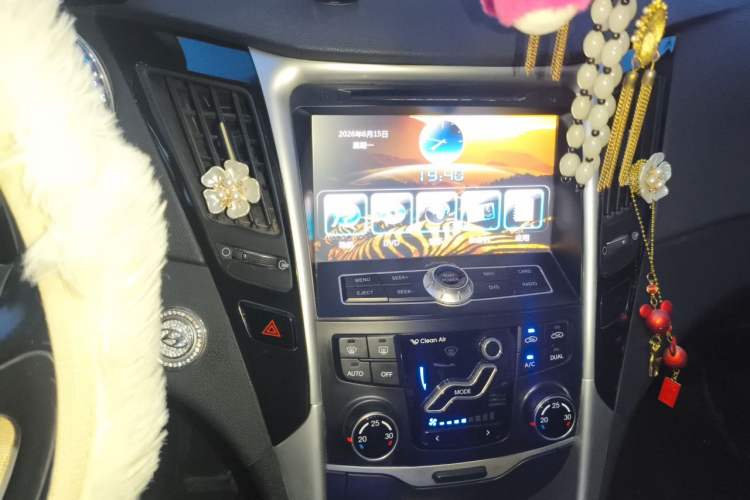 Used Hyundai Sonata 2014 2.0L Automatic Luxury Edition Audio And AC Panel