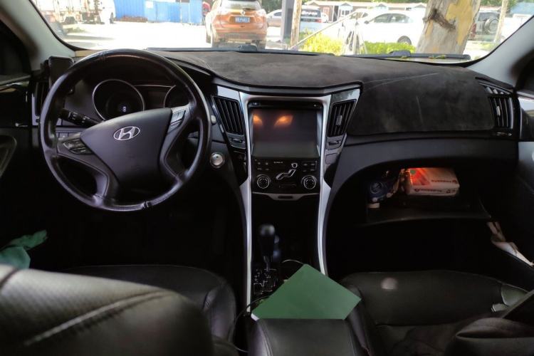 Used Hyundai Sonata 2014 2.0L Automatic Luxury Edition Center Console