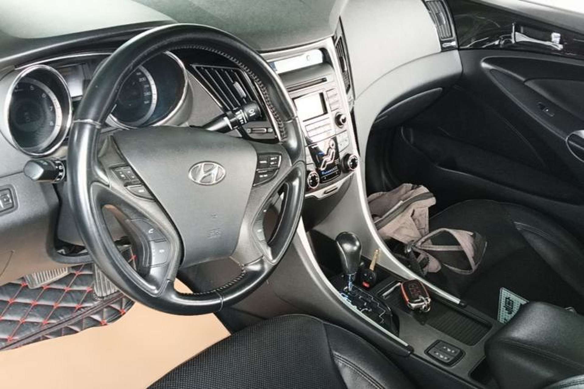 Used Hyundai Sonata 2014 2.0L Automatic Luxury Edition Center Console