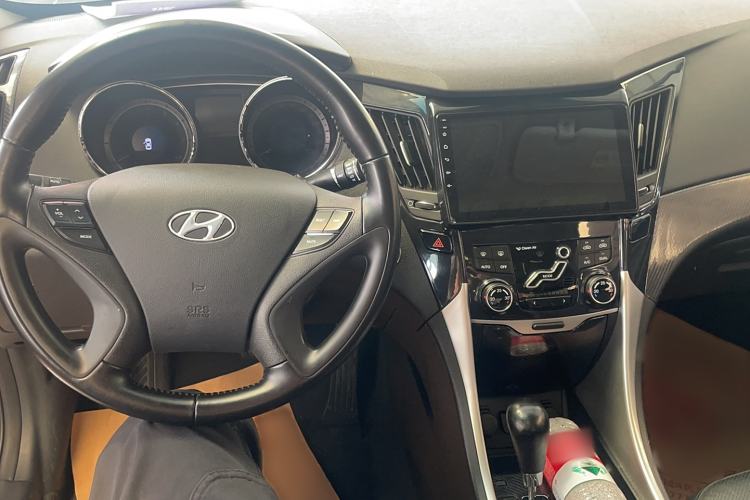 Used Hyundai Sonata 2014 2.0L Automatic Luxury Edition Center Console
