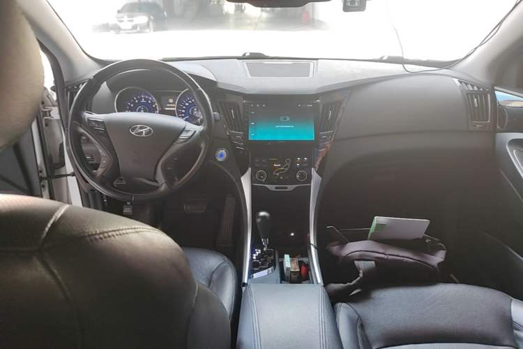 Used Hyundai Sonata 2014 2.4L Automatic Luxury Version China V Standard Center Console