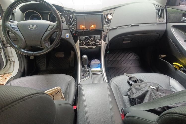 Used Hyundai Sonata 2014 2.4L Automatic Luxury Version China IV Standard Center Console