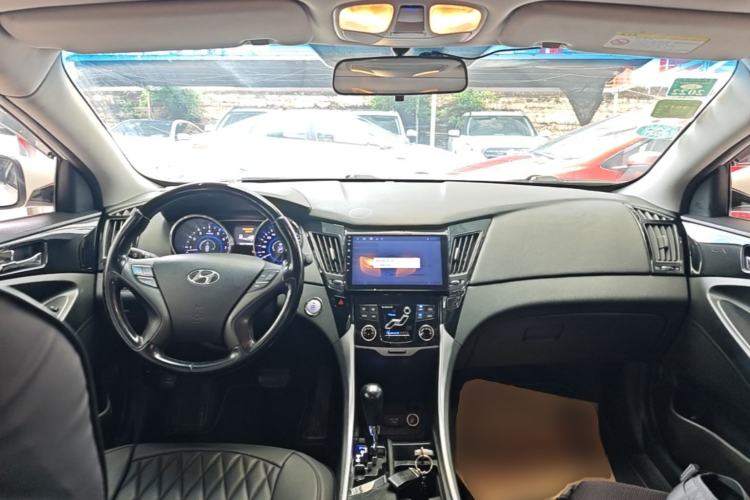 Used Hyundai Sonata 2014 2.4L Automatic Leading Edition China V Standard Center Console