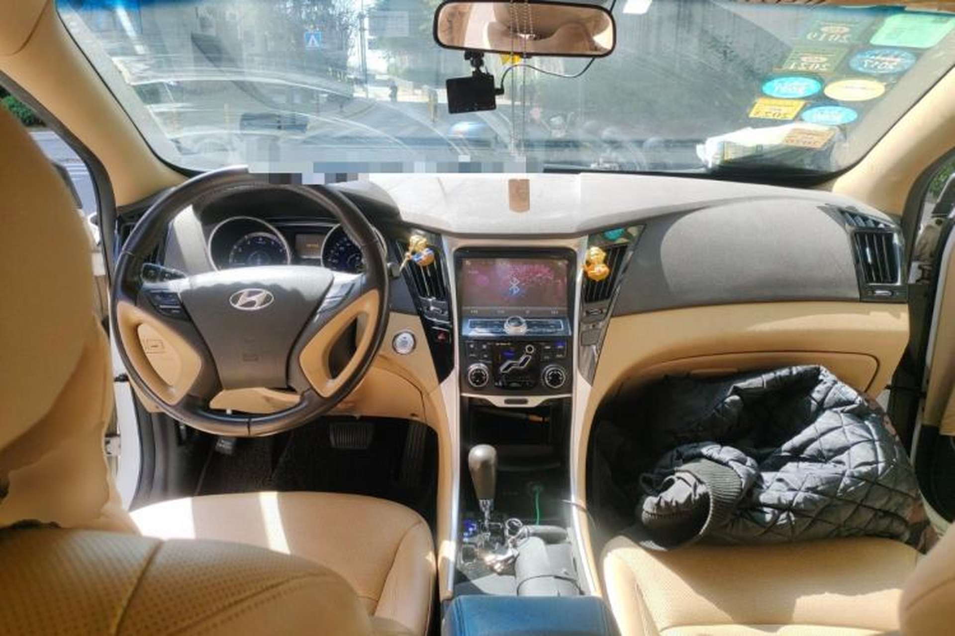 Used Hyundai Sonata 2014 2.0L Automatic Luxury Edition Center Console