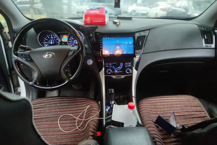 Used Hyundai Sonata 2014 2.4L Automatic Luxury Version China IV Standard Center Console
