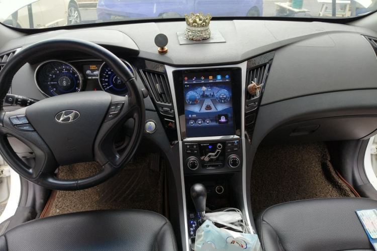 Used Hyundai Sonata 2014 2.0L Automatic Luxury Edition Center Console