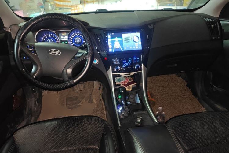 Used Hyundai Sonata 2014 2.0L Automatic Luxury Edition Center Console