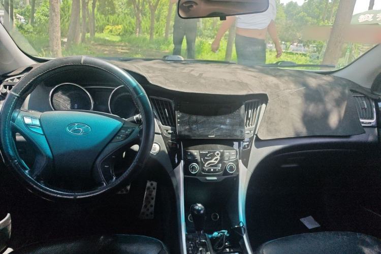 Used Hyundai Sonata 2014 2.0L Automatic Prestige Edition Center Console