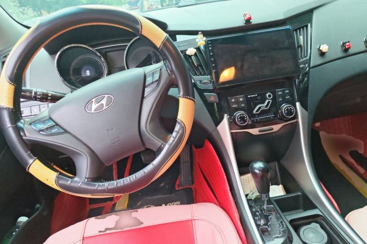 Used Hyundai Sonata 2014 2.0L Automatic Leading Edition Center Console