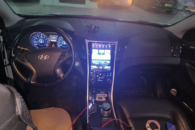 Used Hyundai Sonata 2014 2.0L Automatic Luxury Edition Center Console