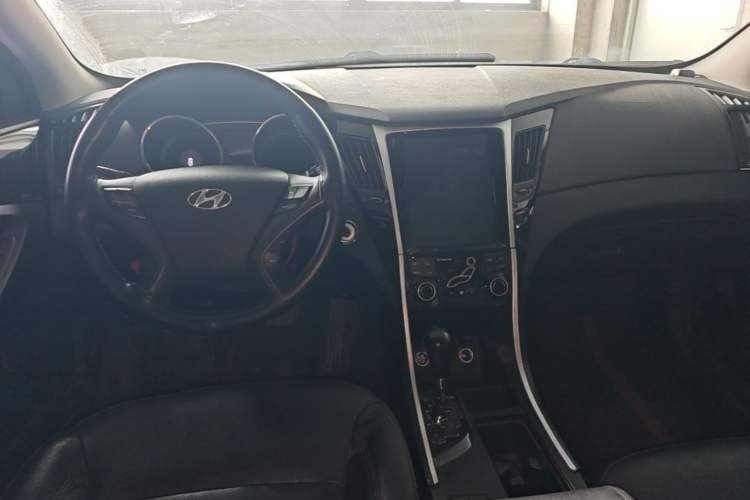 Used Hyundai Sonata 2014 2.4L Automatic Leading Edition China V Standard Center Console