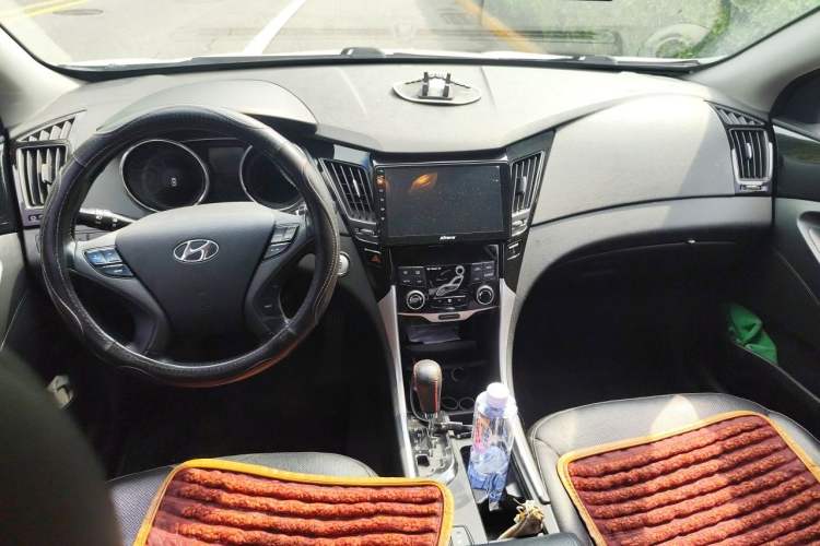 Used Hyundai Sonata 2014 2.4L Automatic Luxury Version China V Standard Center Console