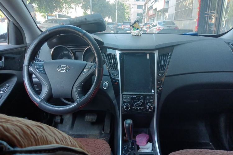 Used Hyundai Sonata 2014 2.4L Automatic Luxury Version China V Standard Center Console