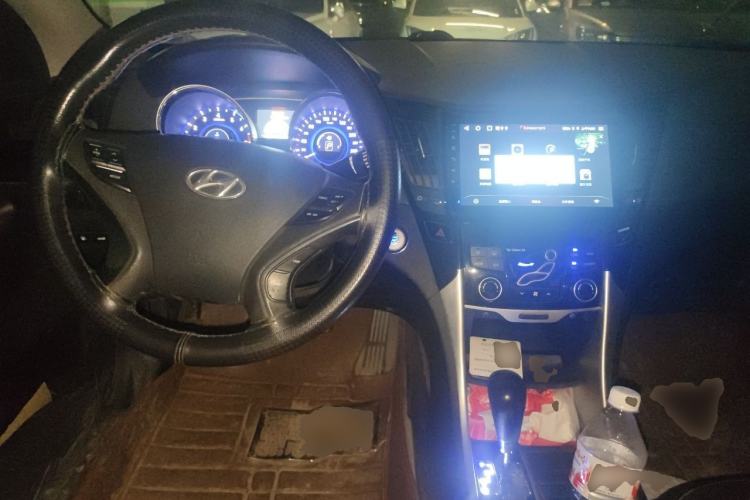 Used Hyundai Sonata 2014 2.0L Automatic Prestige Edition Center Console