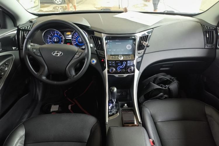 Used Hyundai Sonata 2014 2.0L Automatic Luxury Edition Center Console