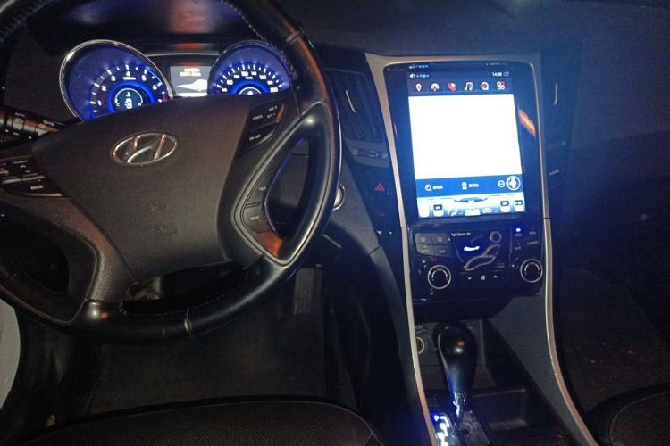 Used Hyundai Sonata 2014 2.0L Automatic Prestige Edition Center Console