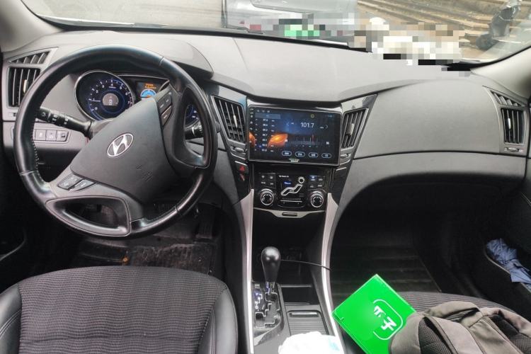 Used Hyundai Sonata 2014 2.0L Automatic Leading Edition Center Console