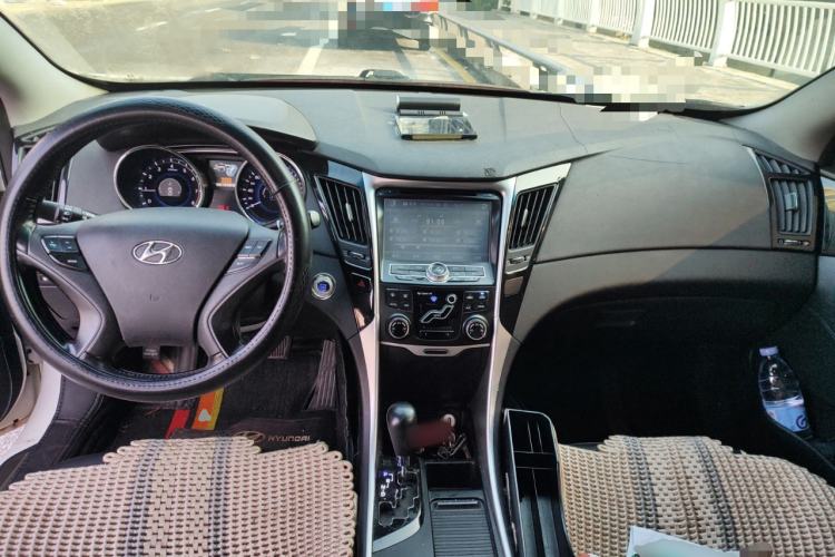 Used Hyundai Sonata 2014 2.0L Automatic Luxury Edition Center Console