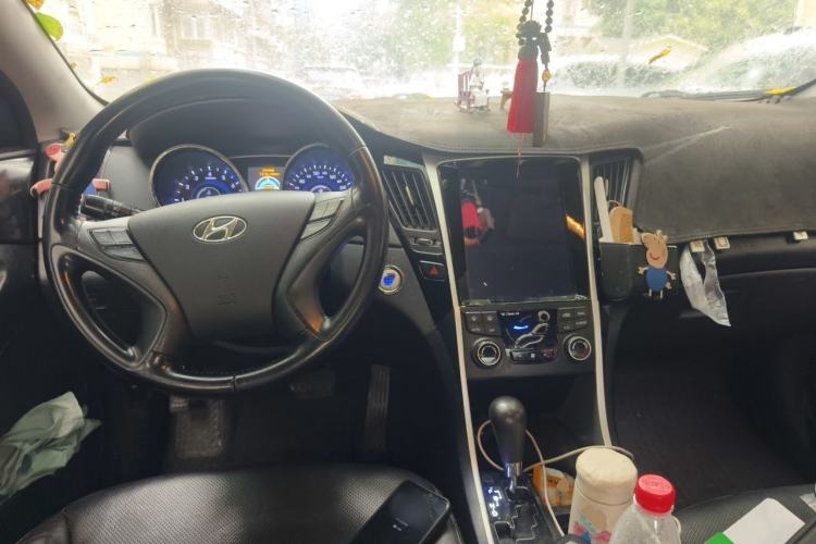 Used Hyundai Sonata 2014 2.4L Automatic Luxury Version China IV Standard Center Console