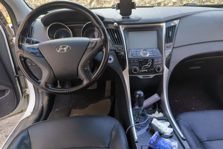 Used Hyundai Sonata 2014 2.0L Automatic Prestige Edition Center Console