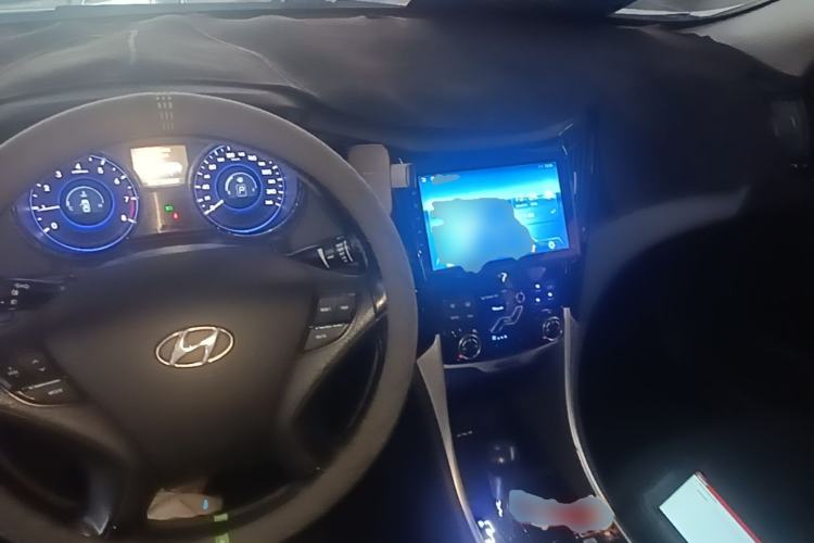 Used Hyundai Sonata 2014 2.0L Automatic Luxury Edition Center Console
