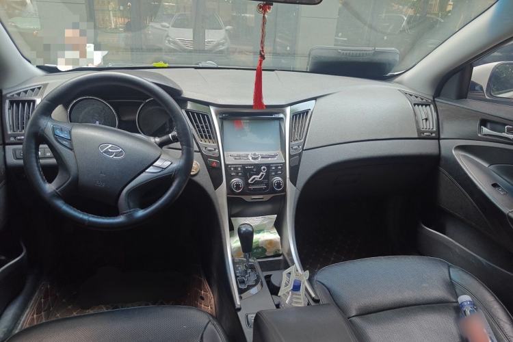 Used Hyundai Sonata 2014 2.0L Automatic Luxury Edition Center Console