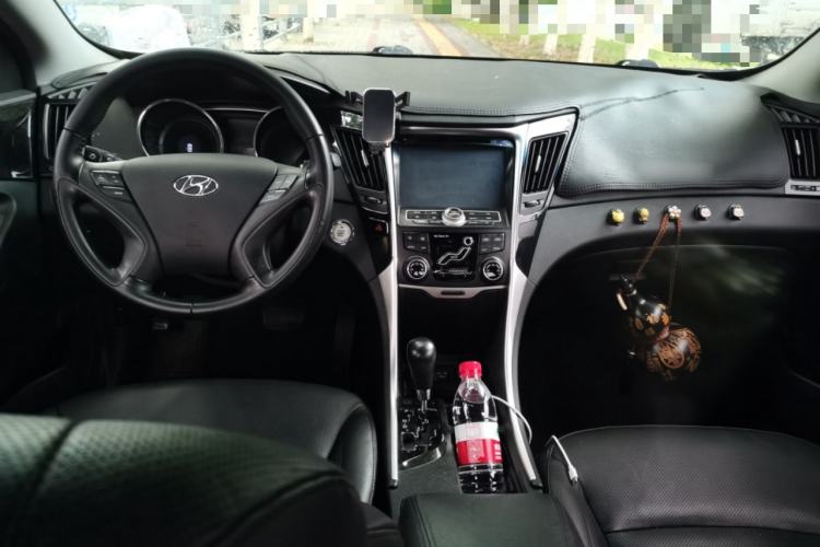 Used Hyundai Sonata 2014 2.0L Automatic Luxury Edition Center Console