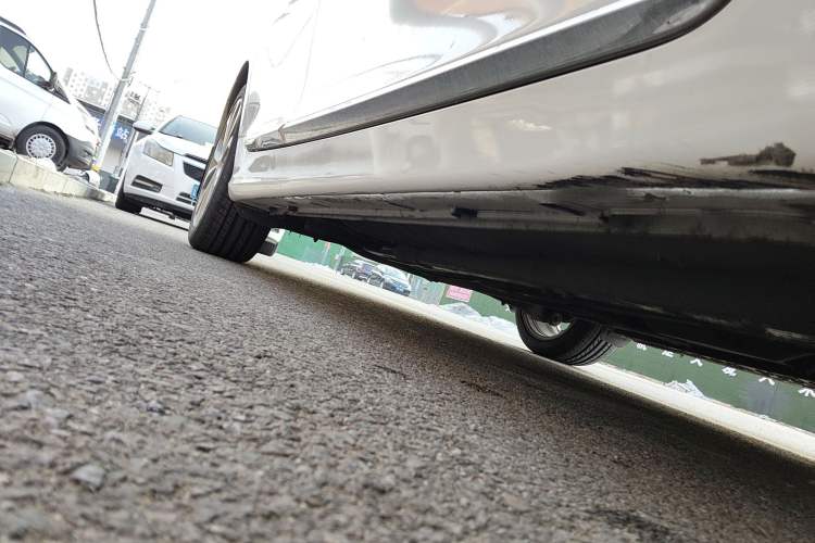 Used Hyundai Sonata 2014 2.4L Automatic Luxury Version China IV Standard Chassis Front Right