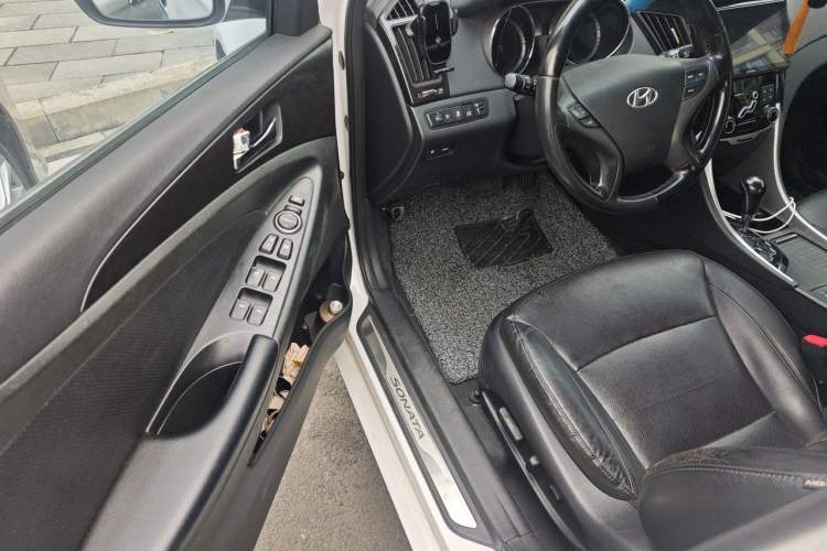 Used Hyundai Sonata 2014 2.0L Automatic Luxury Edition Driver Seat
