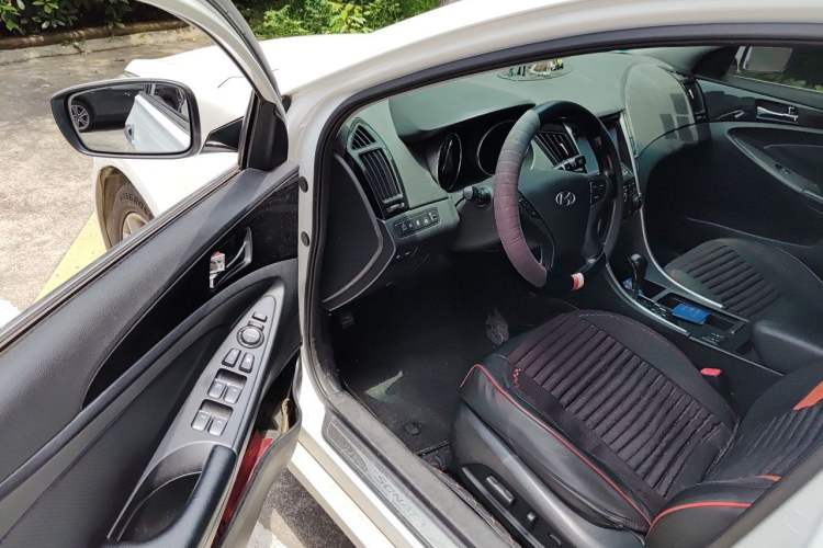 Used Hyundai Sonata 2014 2.4L Automatic Leading Edition China IV Standard Driver Seat