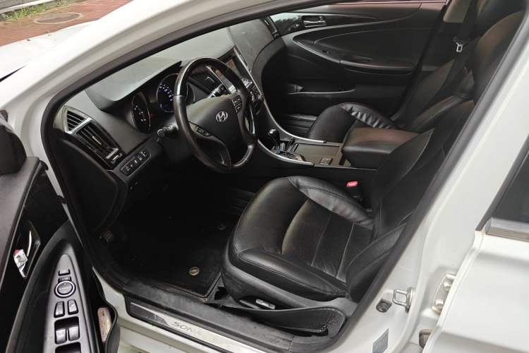 Used Hyundai Sonata 2014 2.4L Automatic Leading Edition China IV Standard Driver Seat