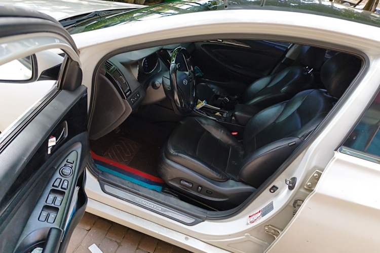 Used Hyundai Sonata 2014 2.4L Automatic Luxury Version China IV Standard Driver Seat