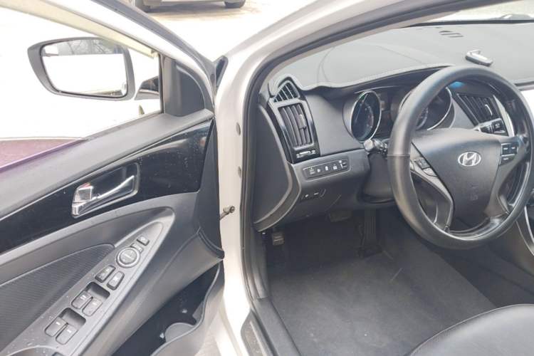 Used Hyundai Sonata 2014 2.4L Automatic Leading Edition China IV Standard Driver Seat