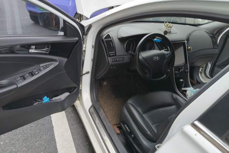 Used Hyundai Sonata 2014 2.0L Automatic Luxury Edition Driver Seat