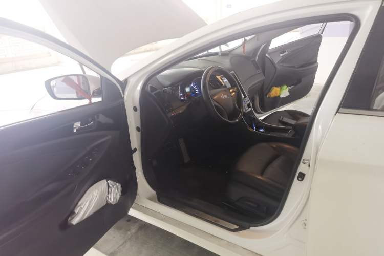 Used Hyundai Sonata 2014 2.4L Automatic Luxury Version China IV Standard Driver Seat