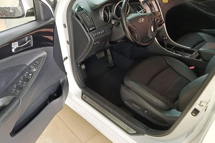 Used Hyundai Sonata 2014 2.0L Automatic Luxury Edition Driver Seat